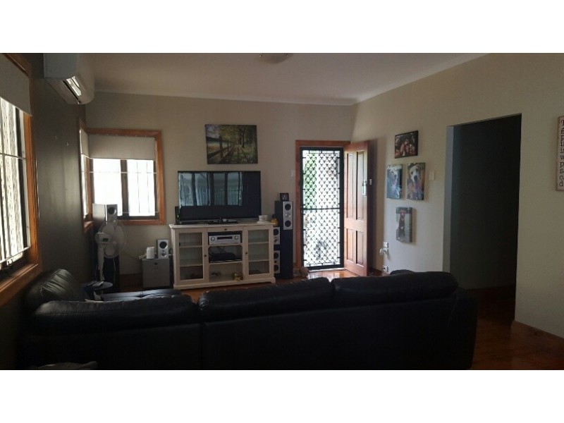 103 Blackstone Road, Silkstone QLD 4304