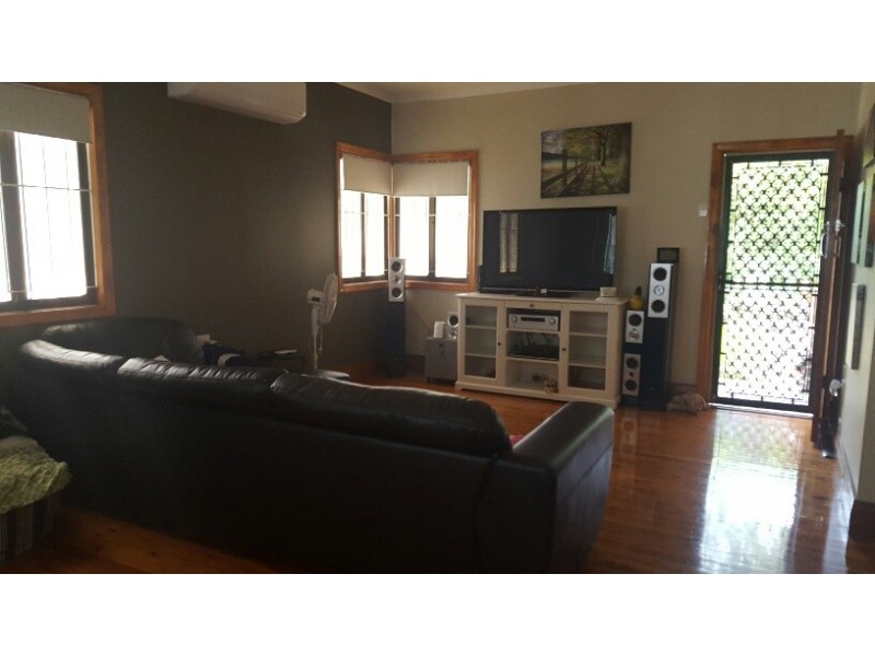 103 Blackstone Road, Silkstone QLD 4304