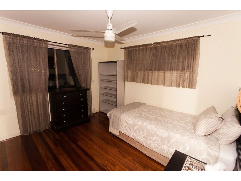 18 Bridle Street, Mansfield QLD 4122