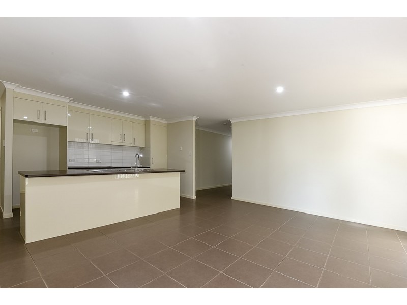 52 Lakes Entrance Drive, Springfield Lakes QLD 4300