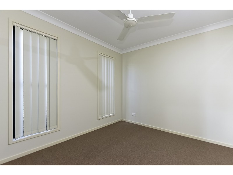 52 Lakes Entrance Drive, Springfield Lakes QLD 4300