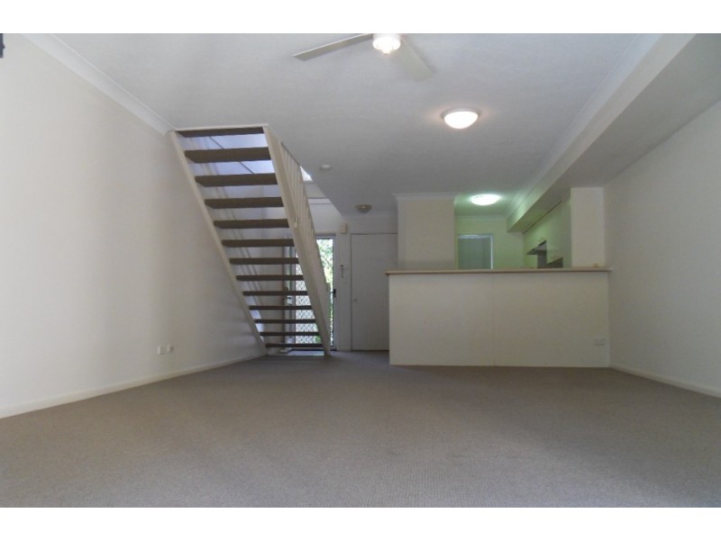 40/215 Cottesloe Drive, Mermaid Waters QLD 4218
