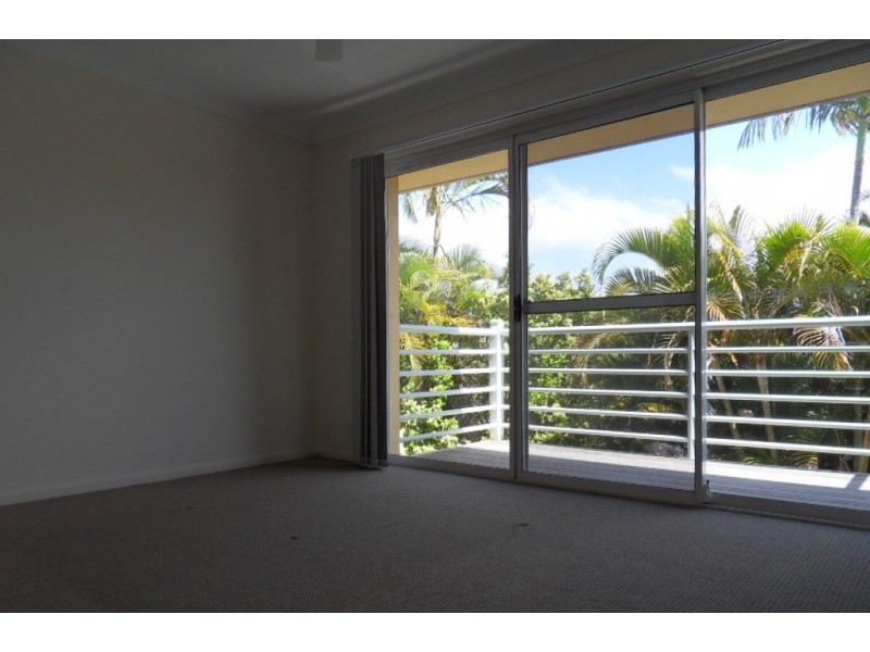 40/215 Cottesloe Drive, Mermaid Waters QLD 4218
