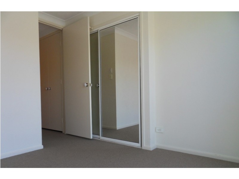 40/215 Cottesloe Drive, Mermaid Waters QLD 4218