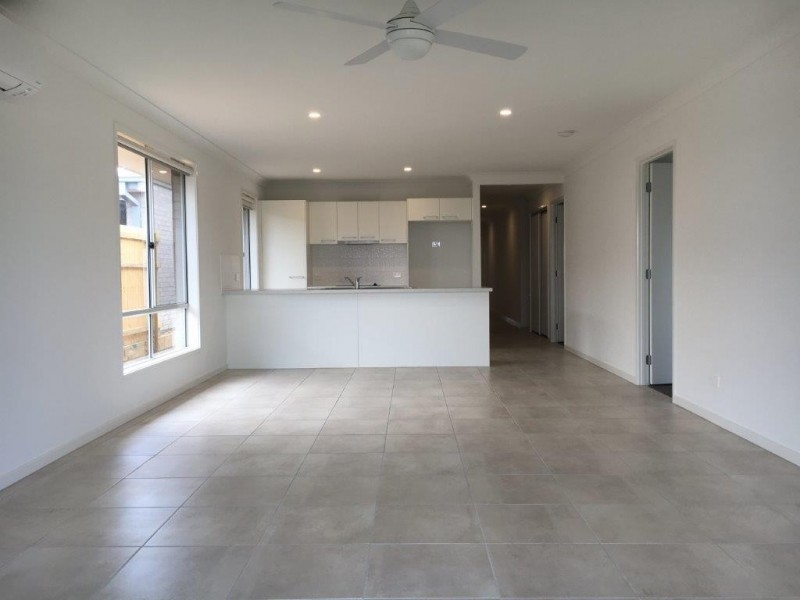 5 White Rock Drive, Redbank Plains QLD 4301