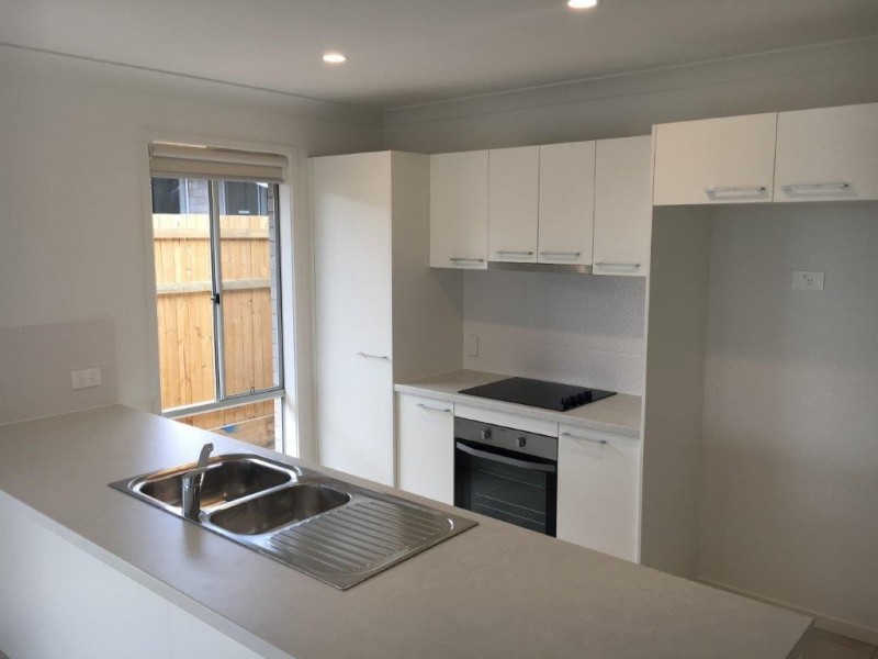 5 White Rock Drive, Redbank Plains QLD 4301