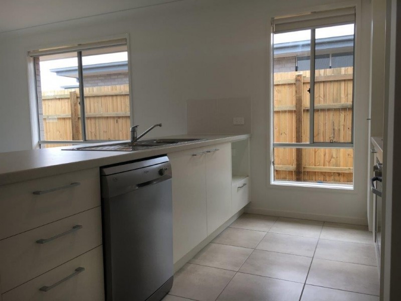 5 White Rock Drive, Redbank Plains QLD 4301