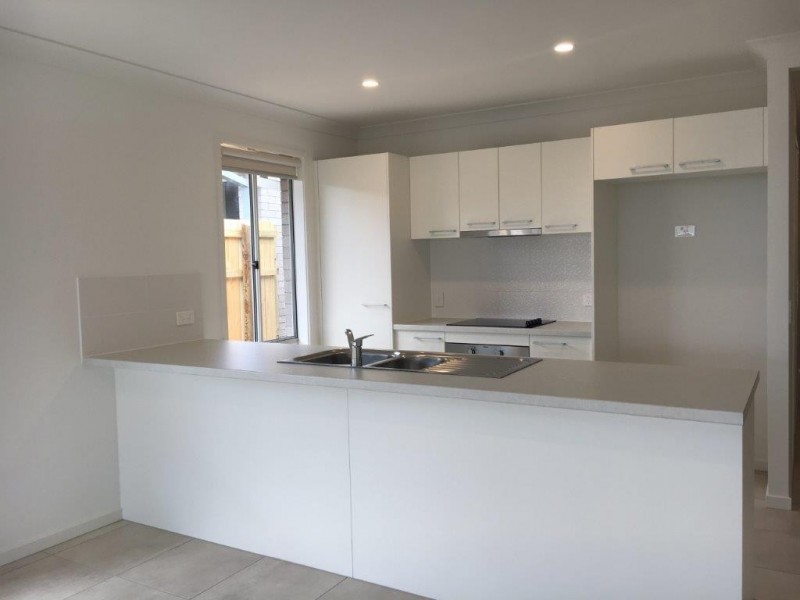 5 White Rock Drive, Redbank Plains QLD 4301