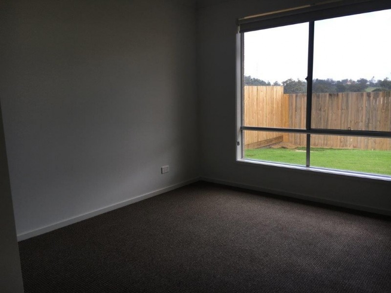 5 White Rock Drive, Redbank Plains QLD 4301