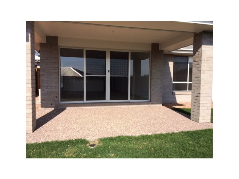 5 White Rock Drive, Redbank Plains QLD 4301