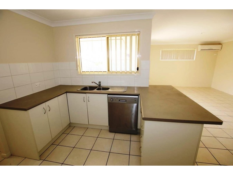 14 Pine Grove Drive, Crestmead QLD 4132