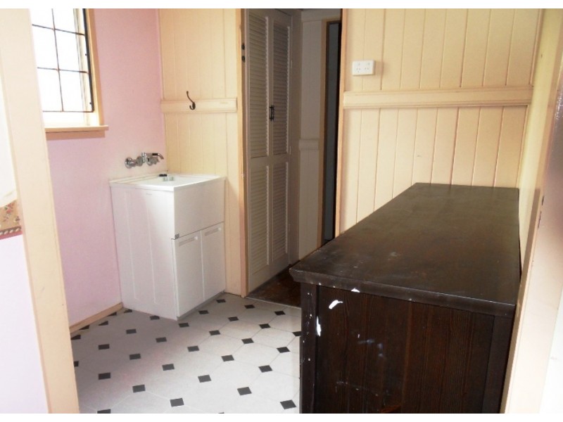 79 Darling Street East, Sadliers Crossing QLD 4305