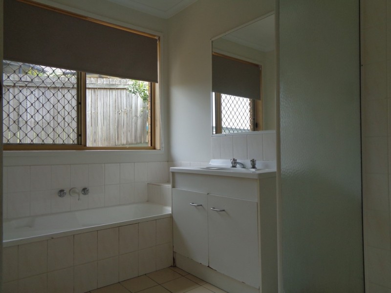 10 Sussanah Terrace, Edens Landing QLD 4207