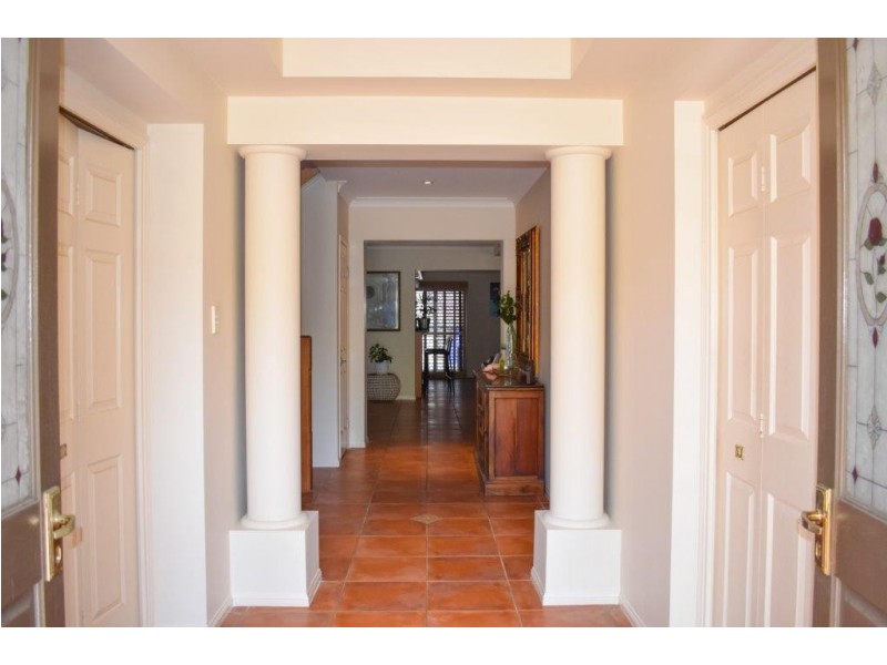 73 Oakview Circuit, Brookwater QLD 4300