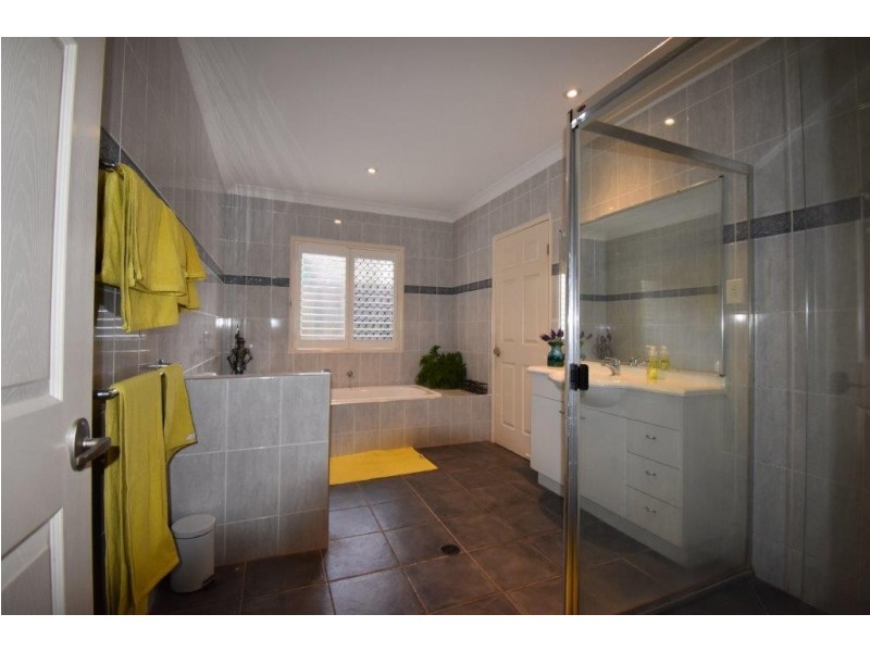 73 Oakview Circuit, Brookwater QLD 4300