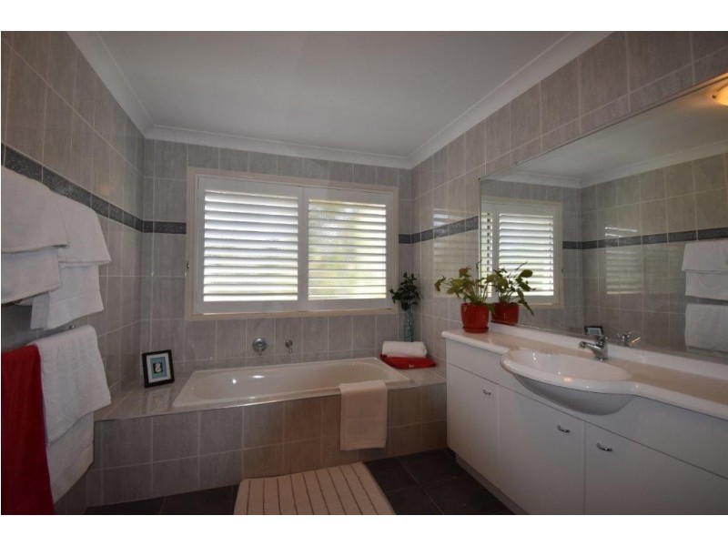 73 Oakview Circuit, Brookwater QLD 4300