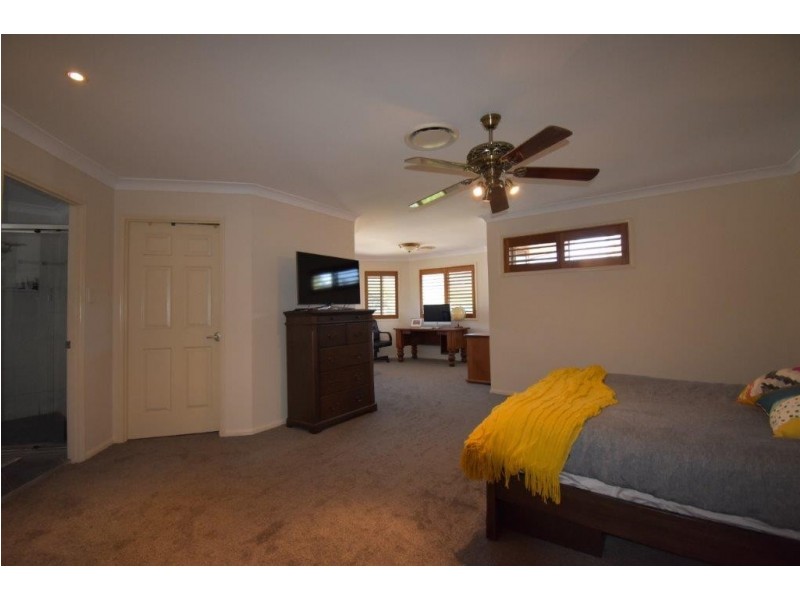 73 Oakview Circuit, Brookwater QLD 4300