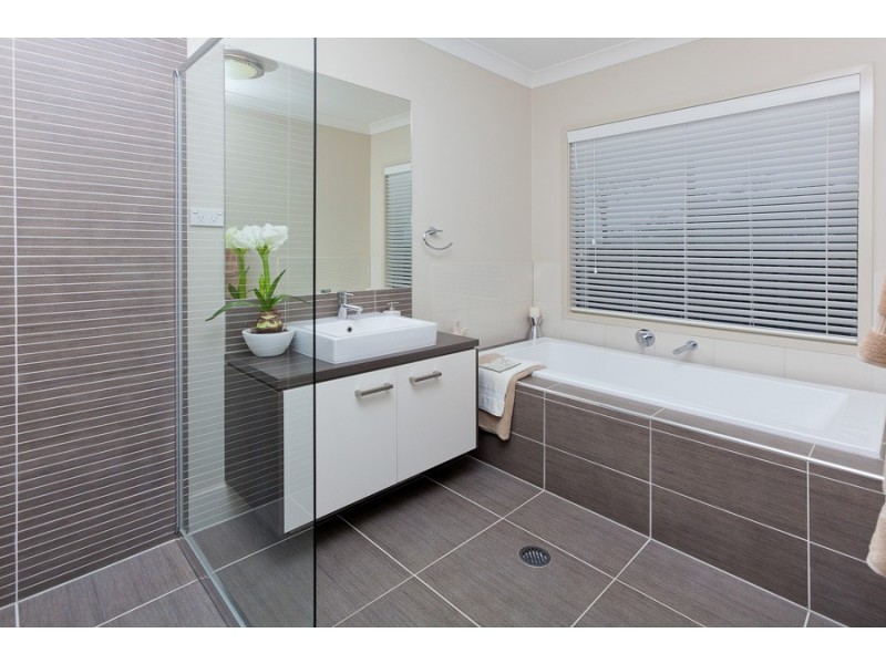 3 Brigid Boulevard, Augustine Heights QLD 4300