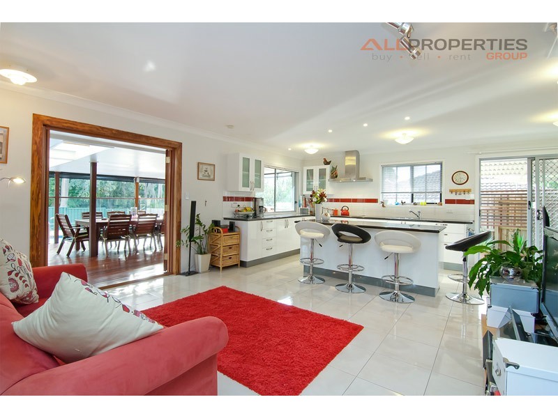 27 Ishmael Road, Camira QLD 4300