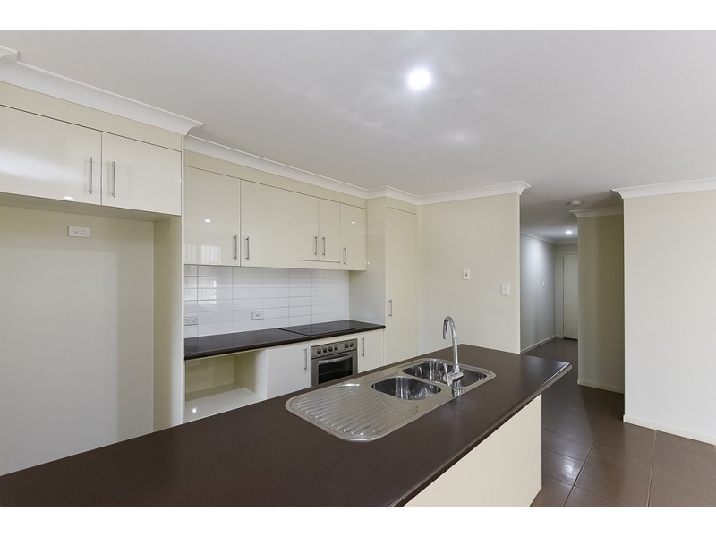 52 Lakes Entrance Drive, Springfield Lakes QLD 4300