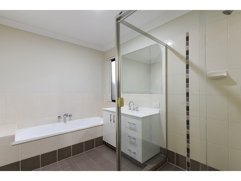 52 Lakes Entrance Drive, Springfield Lakes QLD 4300