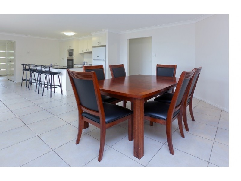 41 Lakes Entrance Drive, Springfield Lakes QLD 4300