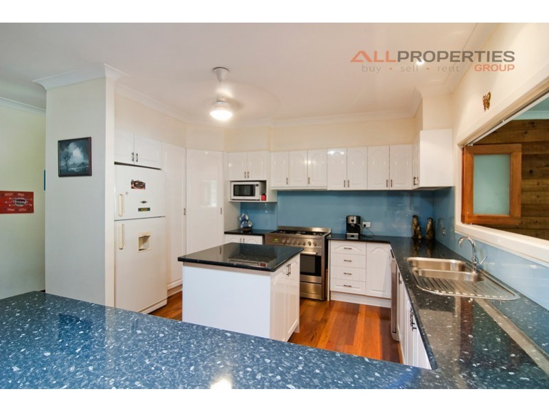 1 Riverside Avenue, Barellan Point QLD 4306