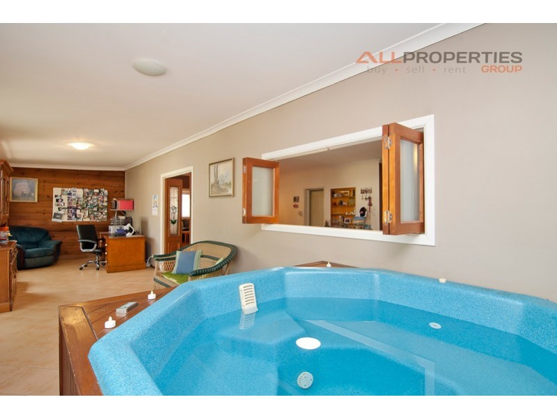 1 Riverside Avenue, Barellan Point QLD 4306