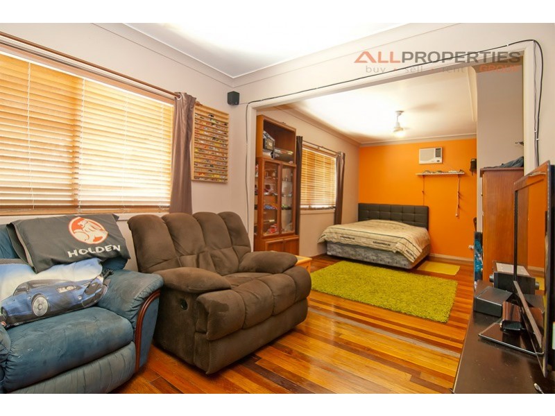 1 Riverside Avenue, Barellan Point QLD 4306