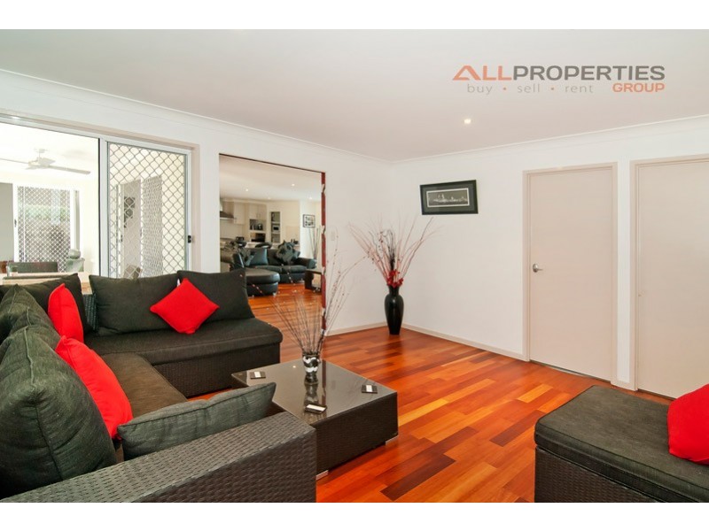 9 Den Otter Drive, Bellbird Park QLD 4300