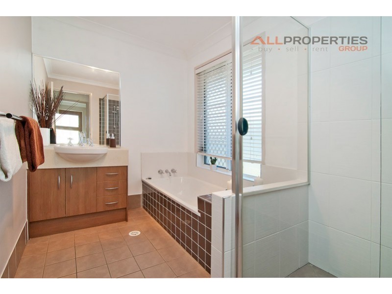 9 Den Otter Drive, Bellbird Park QLD 4300