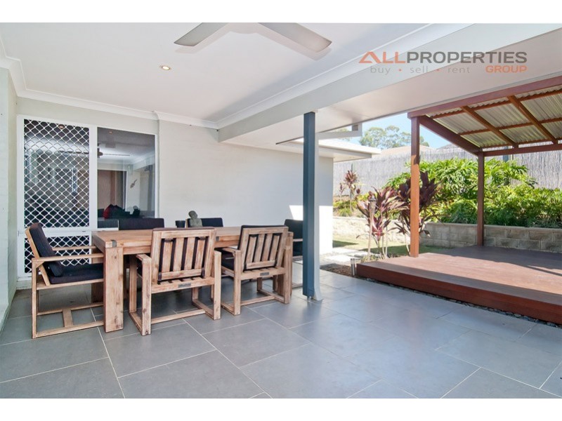 9 Den Otter Drive, Bellbird Park QLD 4300