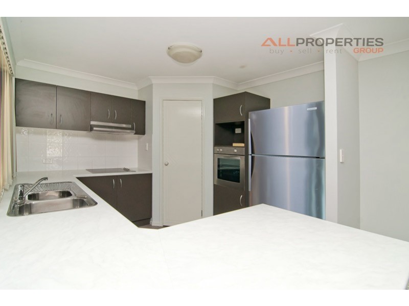 8 Jene Court, Flinders View QLD 4305