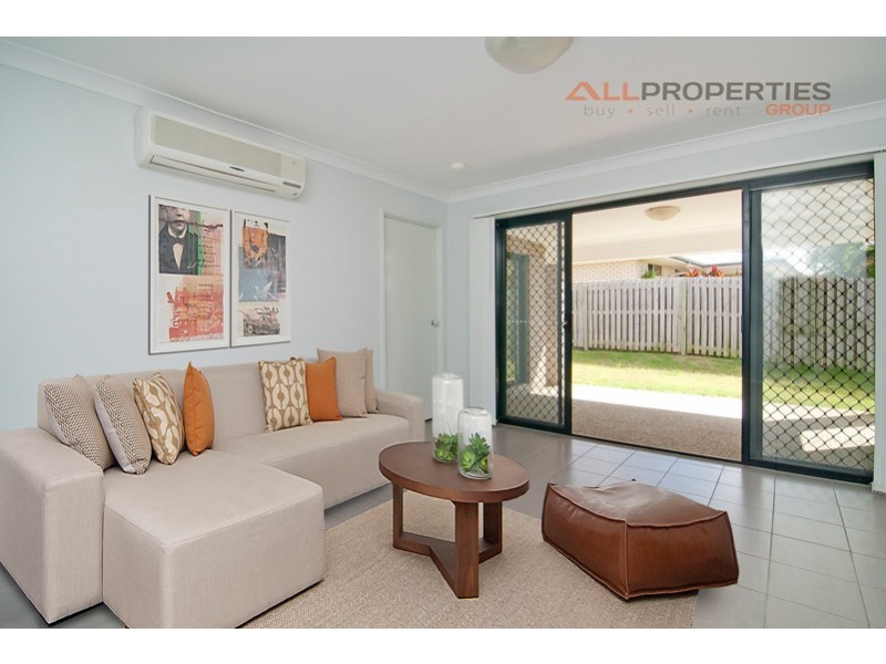 8 Jene Court, Flinders View QLD 4305