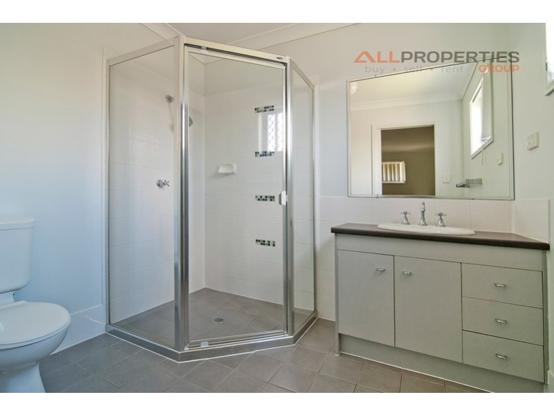 8 Jene Court, Flinders View QLD 4305