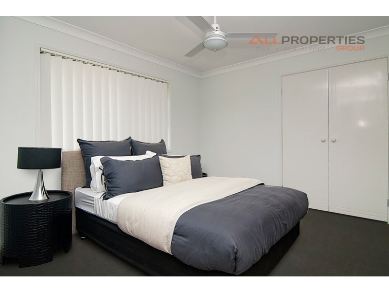 8 Jene Court, Flinders View QLD 4305