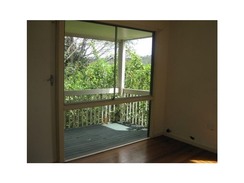 4 Lanark Street, Kenmore QLD 4069