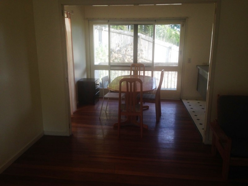 4 Lanark Street, Kenmore QLD 4069