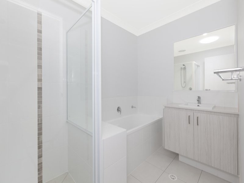 5 Joanne Court, Gleneagle QLD 4285