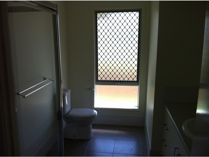 5 Morris Crescent, Bellbird Park QLD 4300