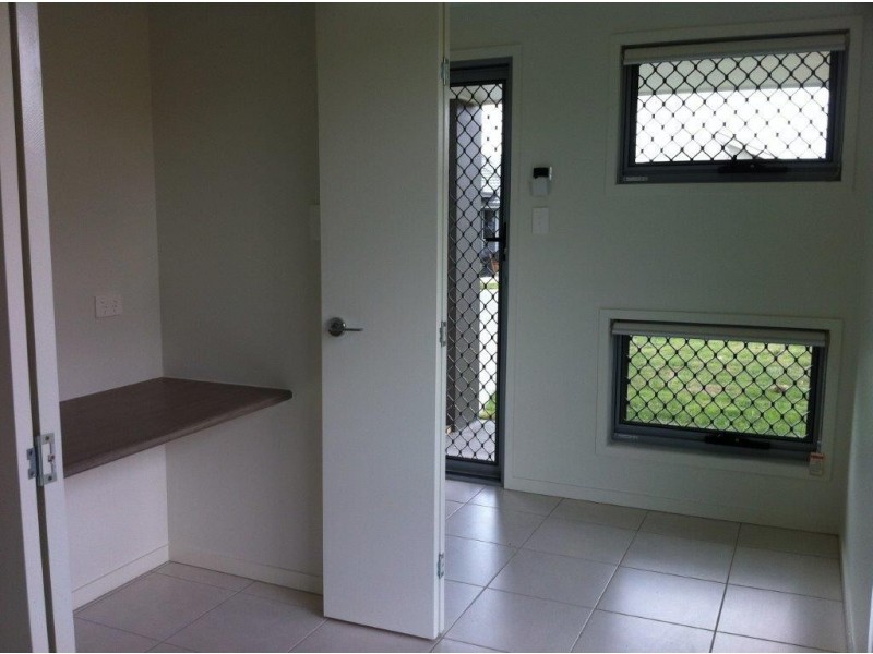 8 Grindelia Drive, Springfield Lakes QLD 4300
