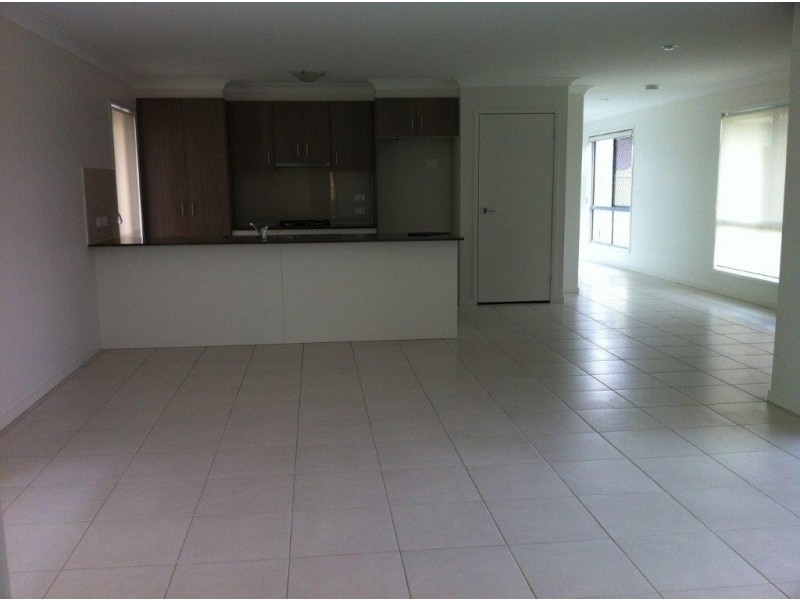 8 Grindelia Drive, Springfield Lakes QLD 4300