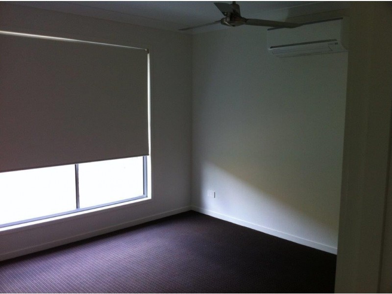 8 Grindelia Drive, Springfield Lakes QLD 4300