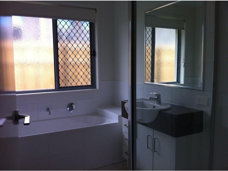 8 Grindelia Drive, Springfield Lakes QLD 4300