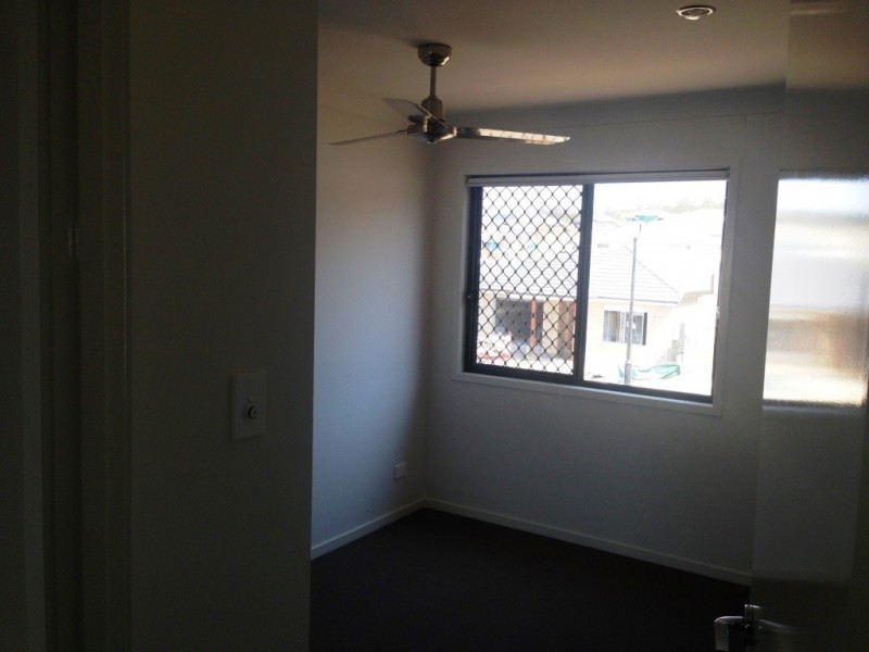 2 Pine Court, Springfield Lakes QLD 4300