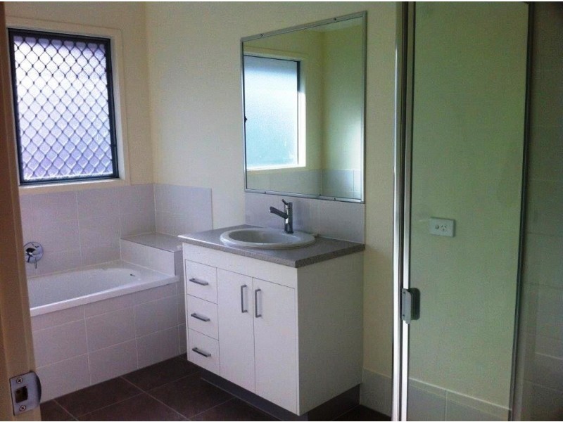 5 Romulus Circuit, Augustine Heights QLD 4300