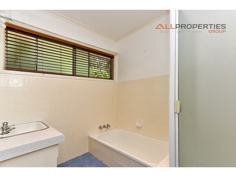 37 Hallett Avenue, Camira QLD 4300