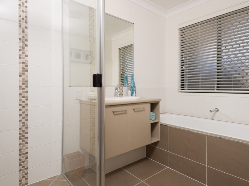 25 Daisy Street, Springfield Lakes QLD 4300