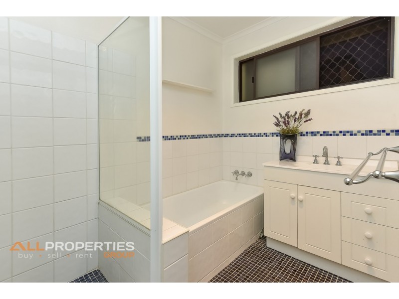 6 Wyclif Avenue, Springwood QLD 4127