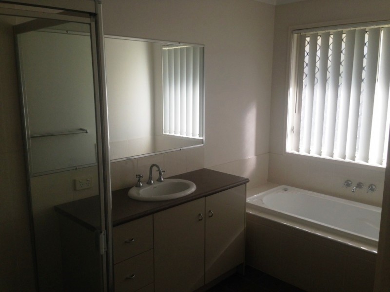 3 Sailboat Way, Springfield Lakes QLD 4300